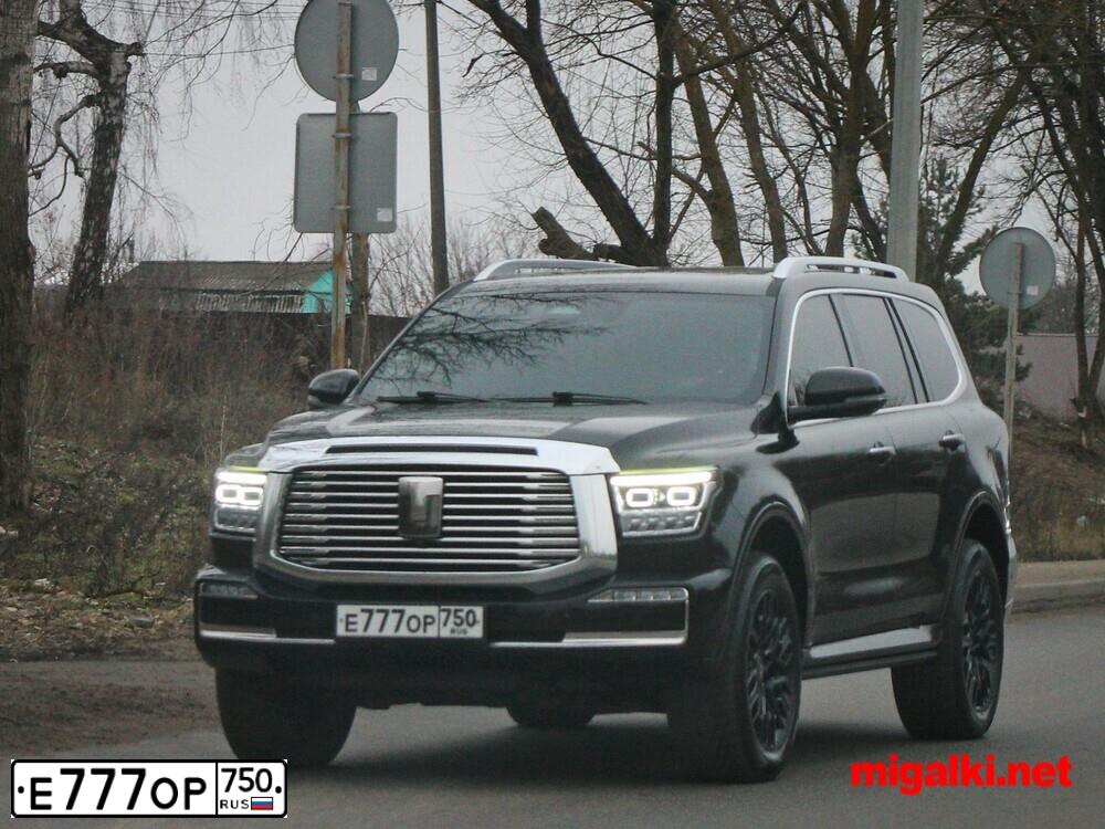 Фото автомобиля MITSUBISHI OUTLANDER, 2017 — госномер Е777ОР750. Цвет: СЕРЫЙ