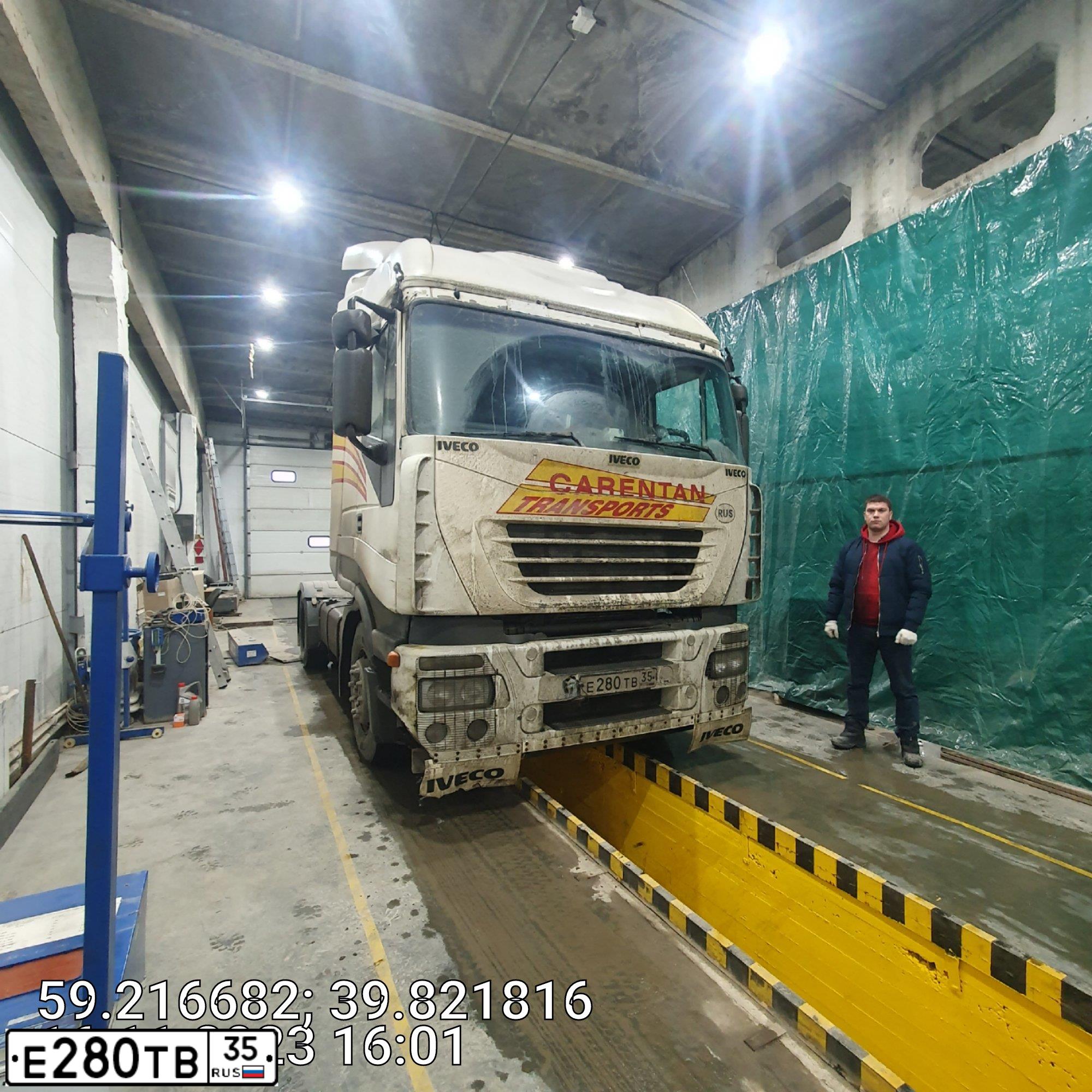 Фото автомобиля IVECO STRALIS, 2005 — госномер Е280ТВ35. Цвет: Белый