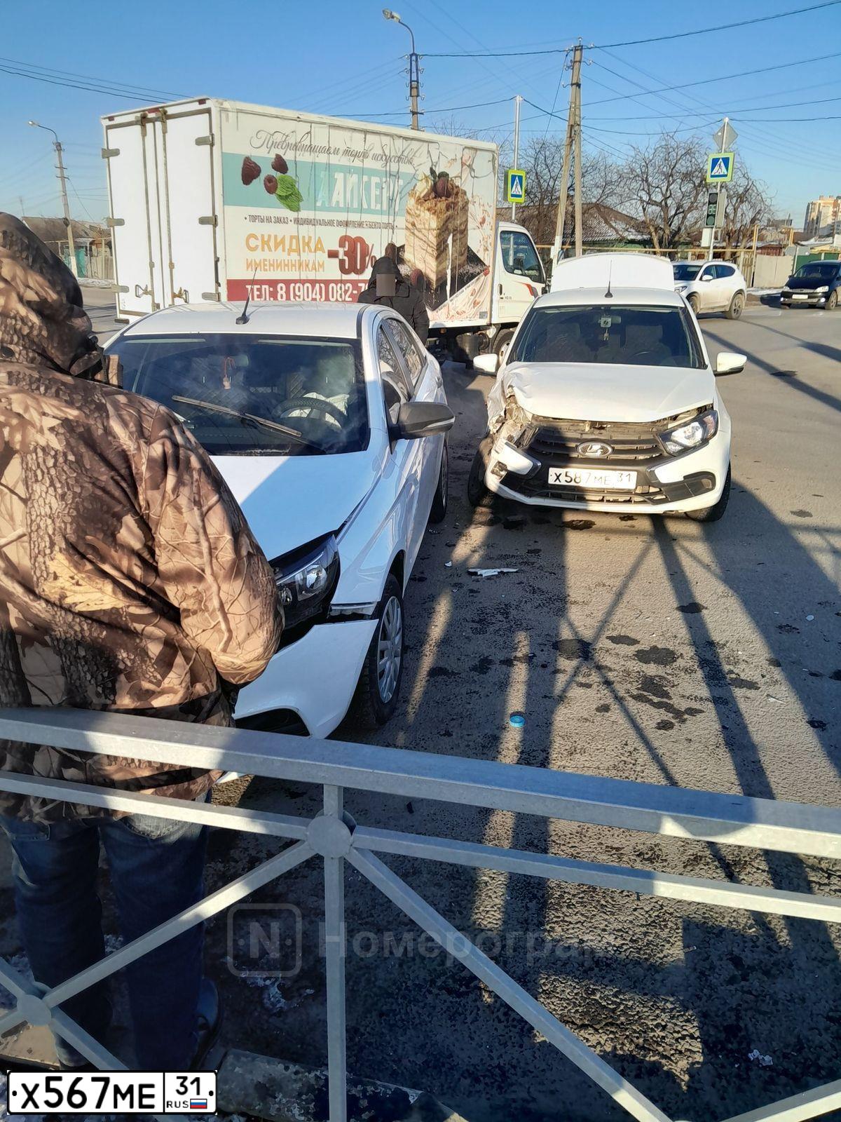 Фото автомобиля FORD FOCUS, 2013 — госномер Х567МЕ31. Цвет: ЧЕРНЫЙ