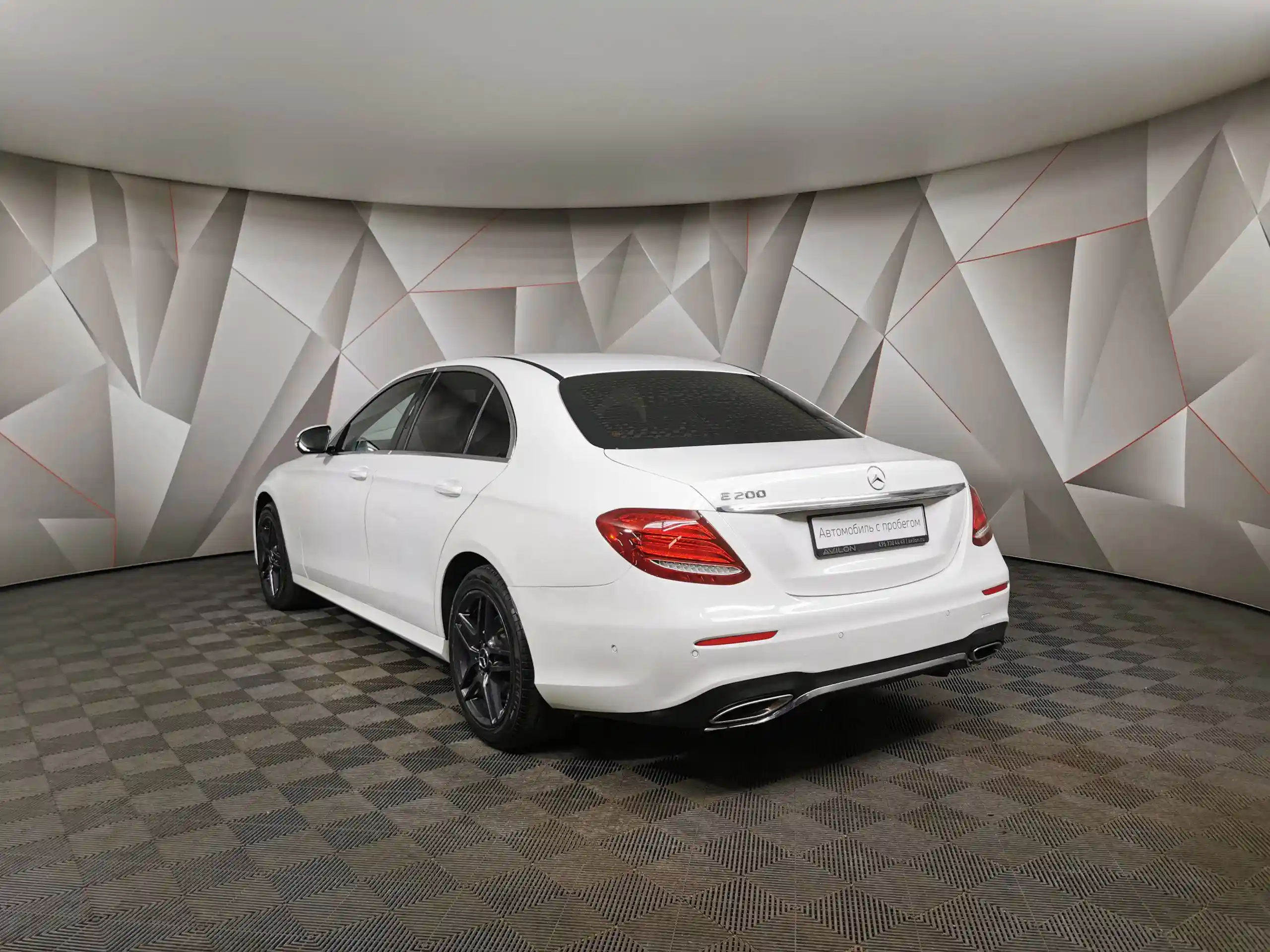 Фото автомобиля MERCEDES-BENZ E-CLASS, 2017 — госномер Р323ТТ126. Цвет: Белый