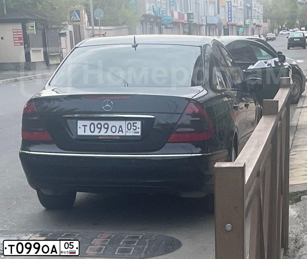 Фото автомобиля MERCEDES E-KLASSE, 2003 — госномер Т099ОА05. Цвет: ЧЕРНЫЙ