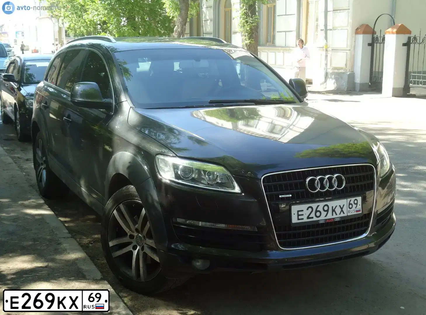 Фото автомобиля AUDI Q7, 2006 — госномер Е269КХ69. Цвет: СЕРЫЙ ТЕМНЫЙ