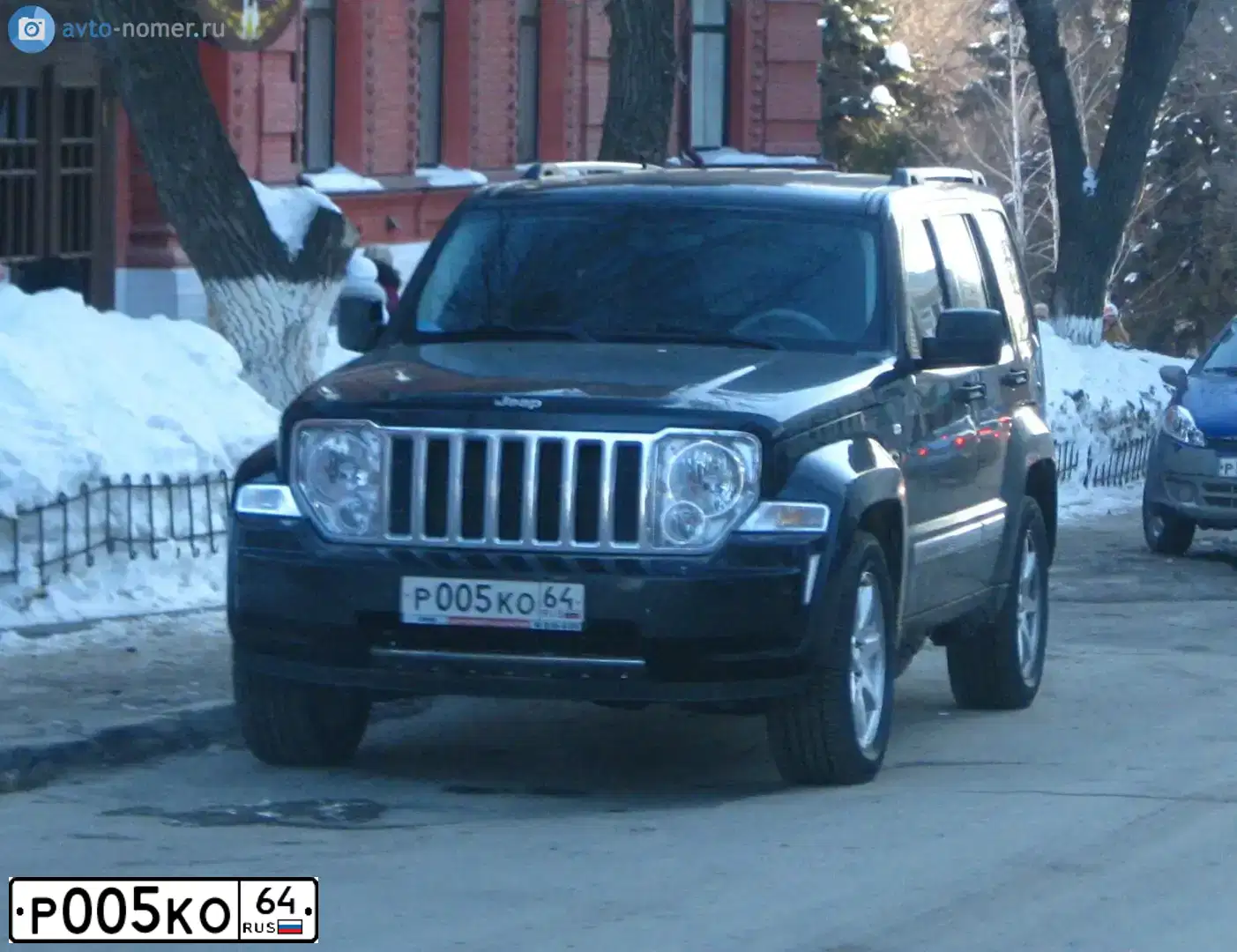 Фото автомобиля JEEP CHEROKEE, 2008 — госномер Р005КО64. Цвет: ЧЕРНЫЙ