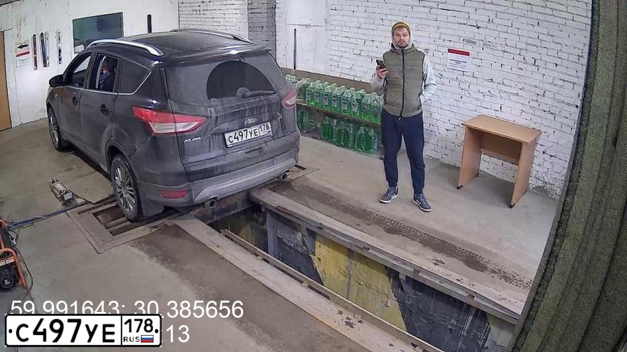 Фото автомобиля FORD KUGA, 2014 — госномер С497УЕ178. Цвет: ЧЕРНЫЙ