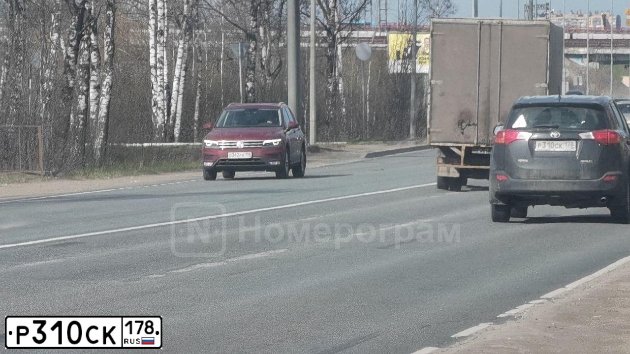 Фото автомобиля TOYOTA RAV4, 2013 — госномер Р310СК178. Цвет: ЧЕРНЫЙ