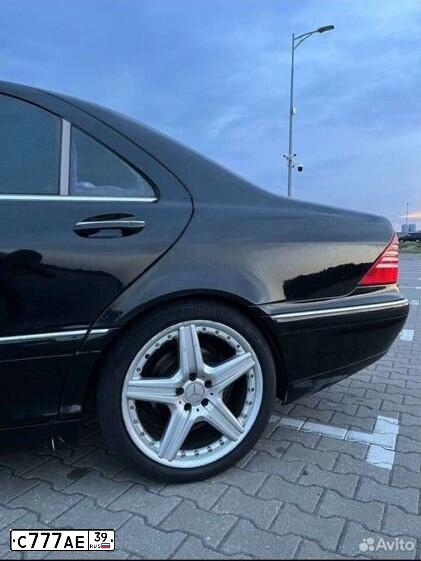 Фото автомобиля MERCEDES S-KLASSE, 2002 — госномер С193ТУ39. Цвет: ЧЕРНЫЙ