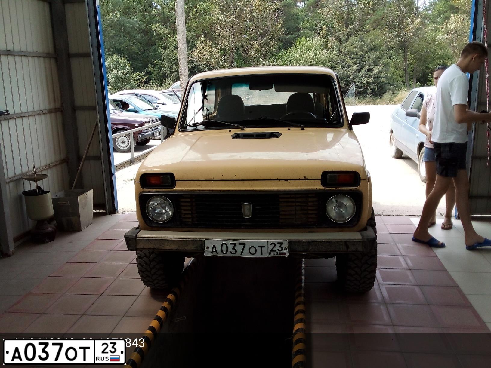 Фото автомобиля LADA 2121 NIVA, 1991 — госномер А037ОТ23. Цвет: СВЕТЛО-ЖЕЛТЫЙ