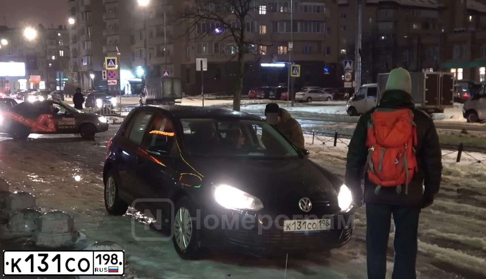 Фото автомобиля VOLKSWAGEN GOLF, 2011 — госномер К618ВУ178. Цвет: ЧЕРНЫЙ