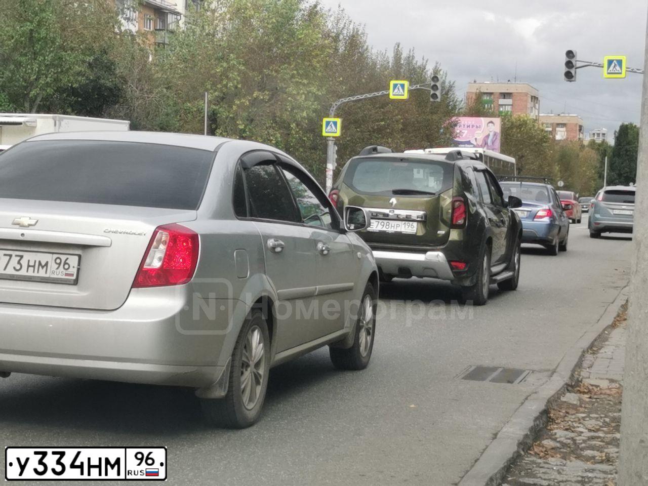 Фото автомобиля LADA 2114 SAMARA, 2006 — госномер М511АР196. Цвет: ЧЕРНЫЙ