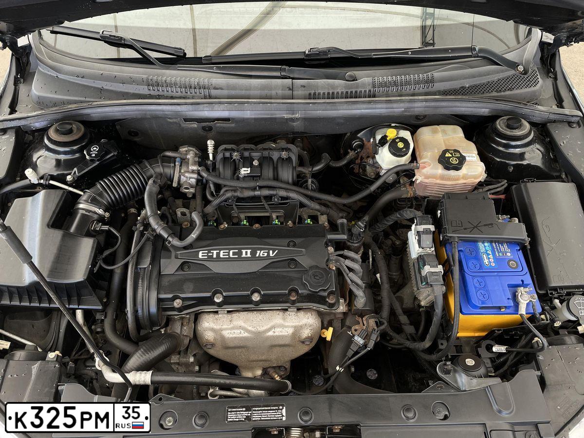 Фото автомобиля CHEVROLET CRUZE, 2012 — госномер М068ОМ178. Цвет: ЧЕРНЫЙ МЕТАЛЛИК