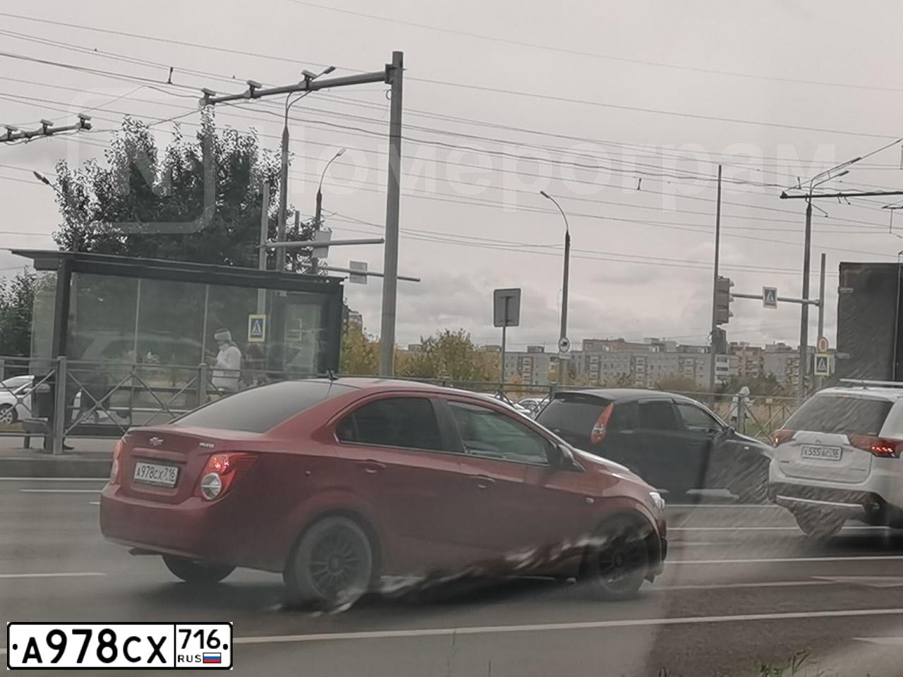 Фото автомобиля CHEVROLET AVEO, 2013 — госномер Т083РМ116. Цвет: КРАСНЫЙ МЕТАЛЛИК