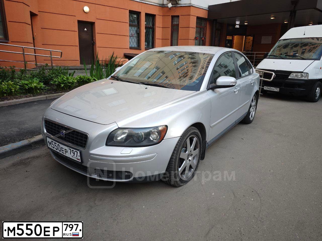 Фото автомобиля VOLVO S40, 2004 — госномер М550ЕР797. Цвет: СВЕТЛО-СЕРЫЙ