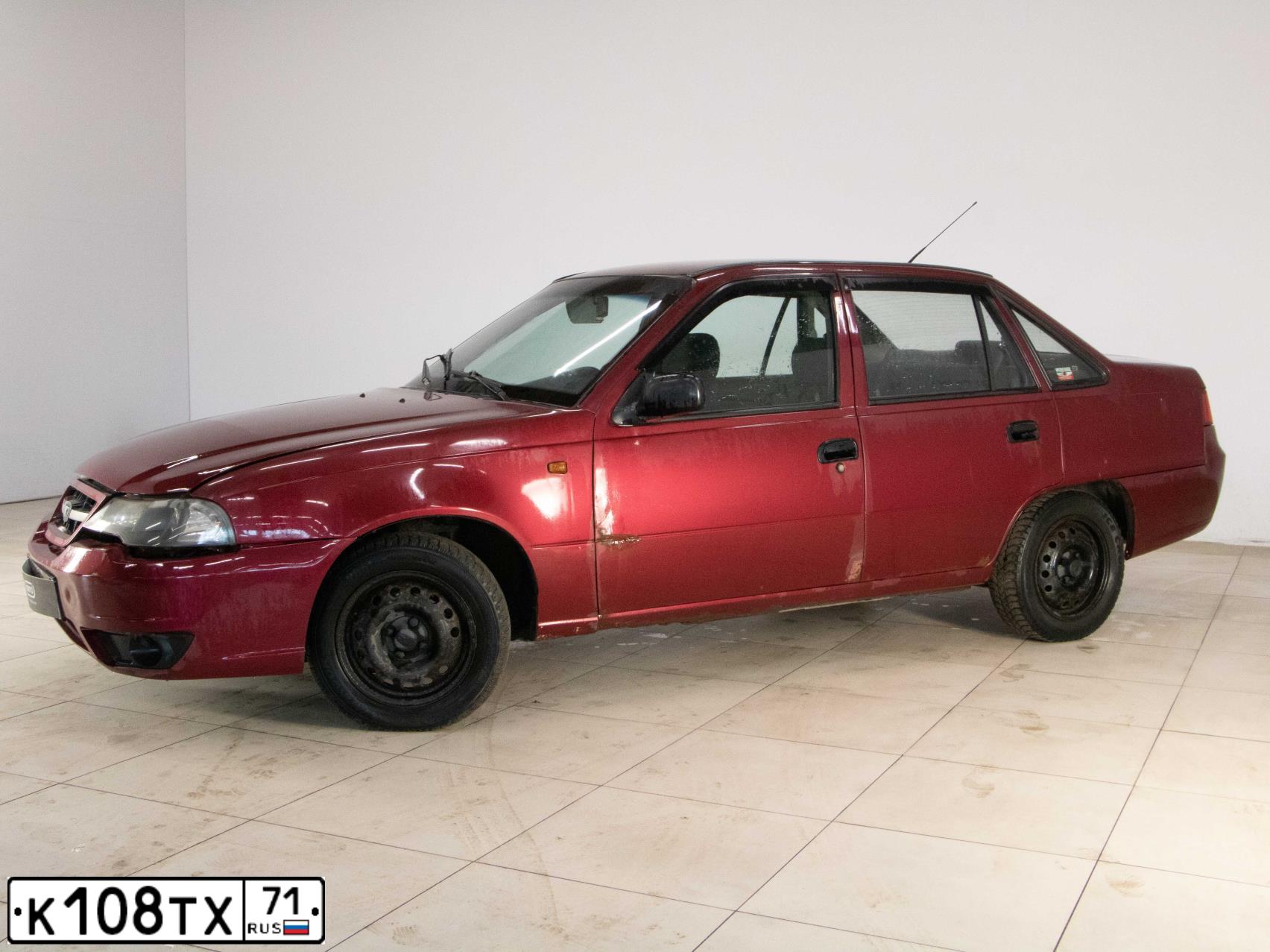 Фото автомобиля DAEWOO NEXIA, 2008 — госномер К140ТХ71. Цвет: Красный