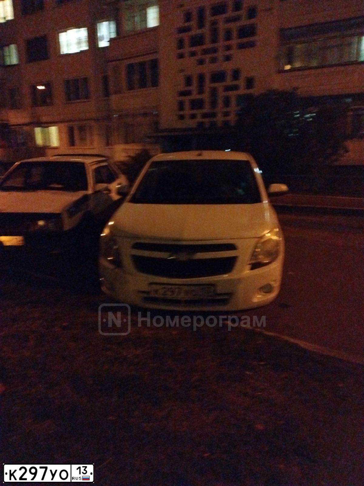 Фото автомобиля CHEVROLET COBALT, 2013 — госномер К878ВН13. Цвет: Белый