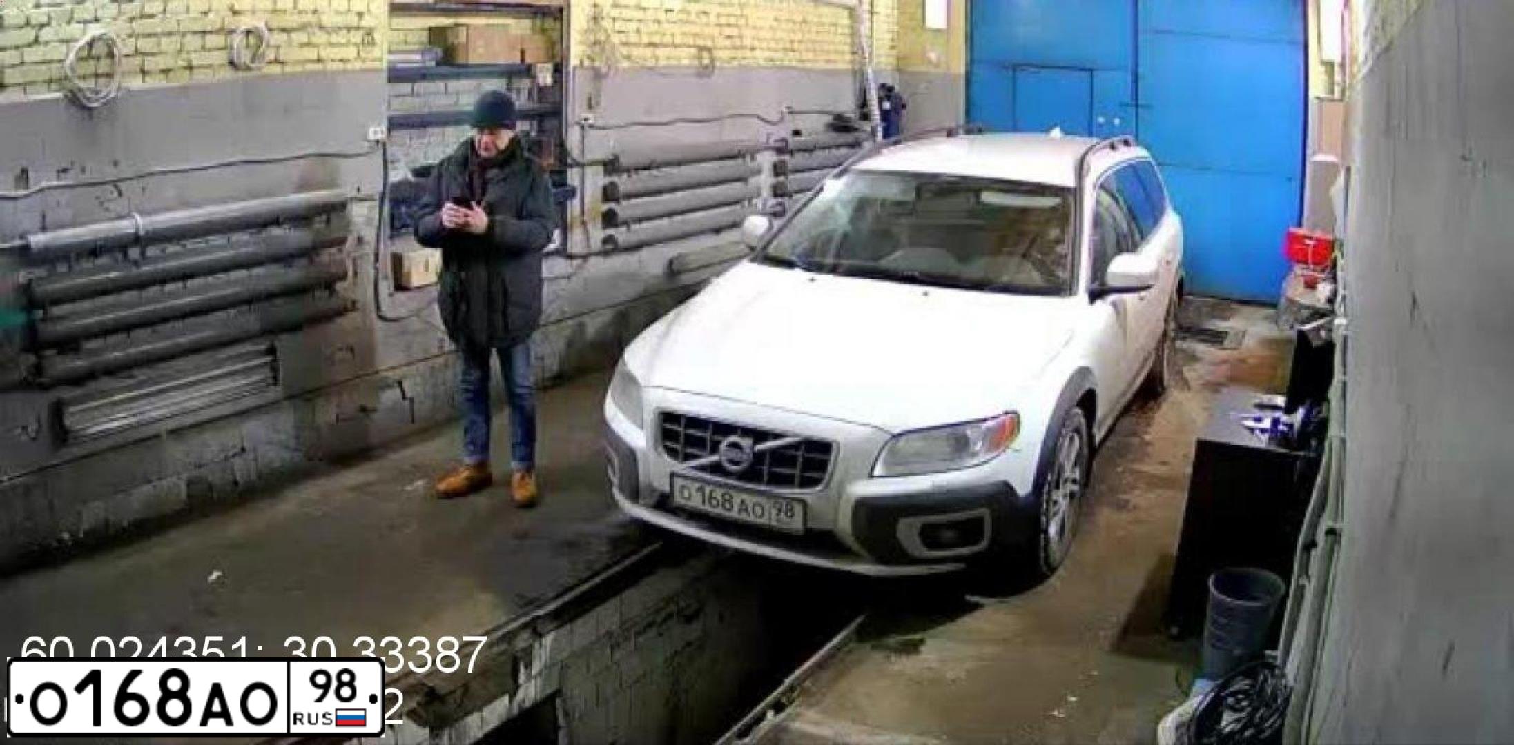 Фото автомобиля VOLVO XC70, 2012 — госномер А578УА750. Цвет: Белый