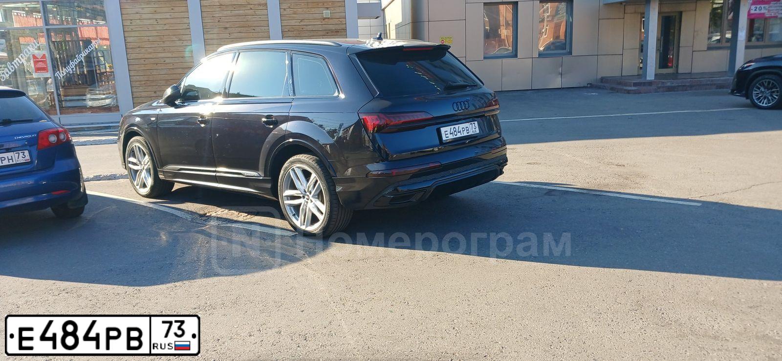 Фото автомобиля AUDI Q5, 2017 — госномер Е484РВ73. Цвет: ЧЕРНЫЙ