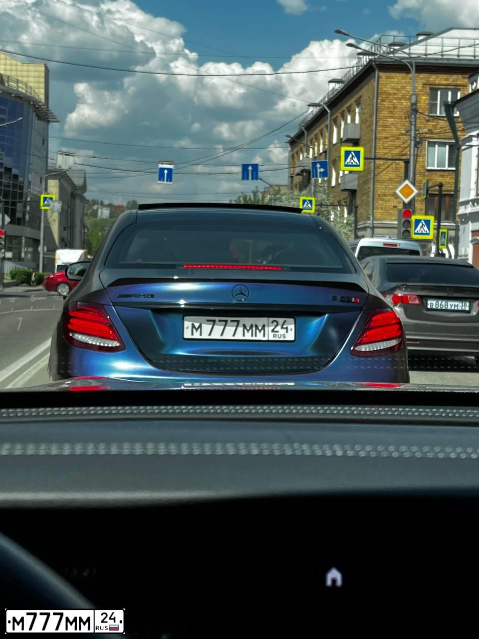 Фото автомобиля PORSCHE PANAMERA, 2012 — госномер А777РМ124. Цвет: Серый