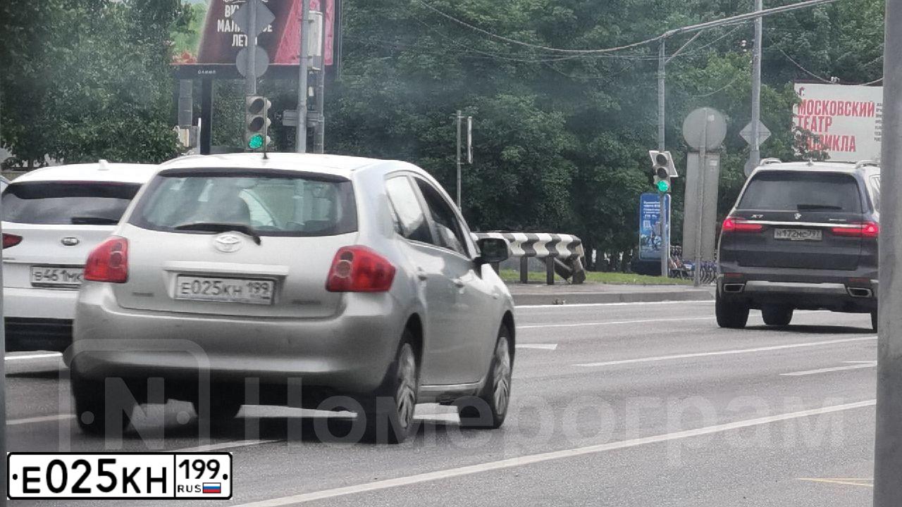 Фото автомобиля TOYOTA AURIS, 2008 — госномер Е163УР790
