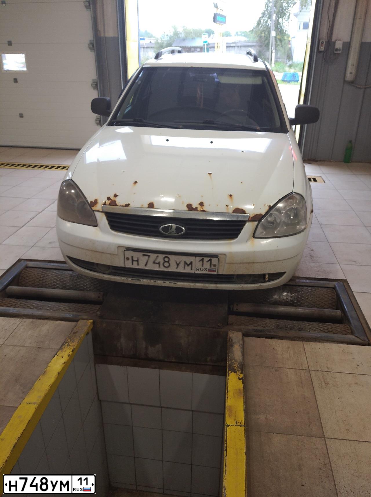 Фото автомобиля LADA 2171 PRIORA, 2010 — госномер Н748УМ11. Цвет: БЕЛЫЙ