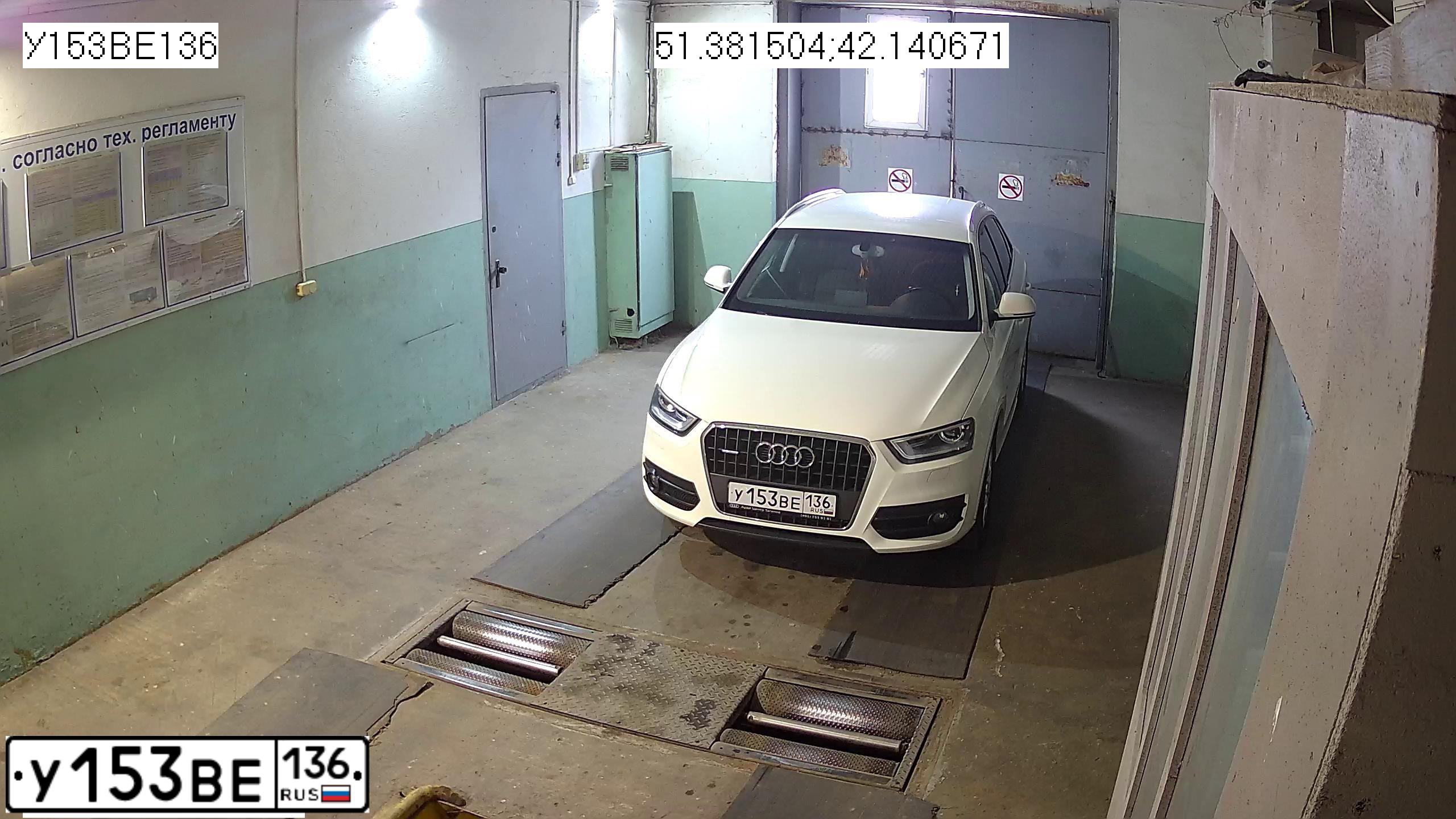 Фото автомобиля AUDI Q3, 2014 — госномер У153ВЕ136. Цвет: Белый