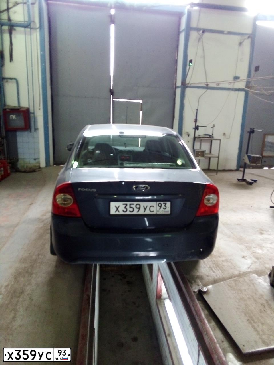Фото автомобиля FORD FOCUS, 2010 — госномер Х359УС93. Цвет: ТЕМНО-СЕРЫЙ