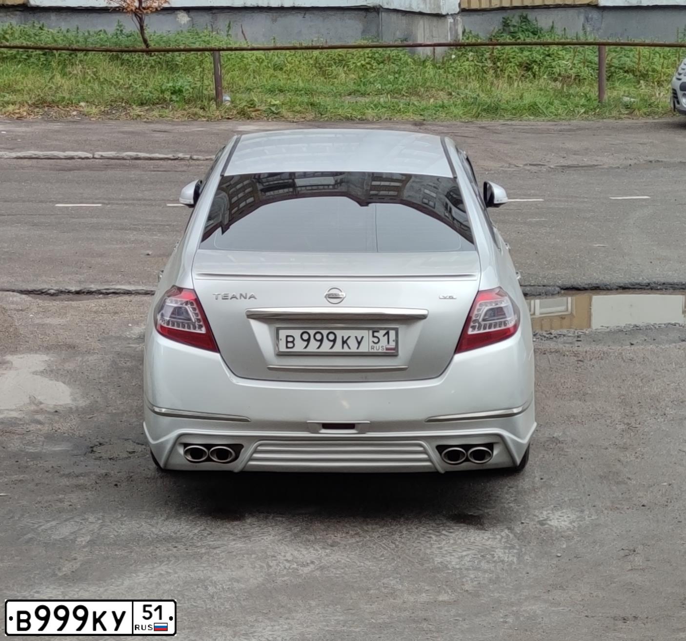 Фото автомобиля NISSAN TEANA, 2012 — госномер В083ОУ51. Цвет: Серебристый