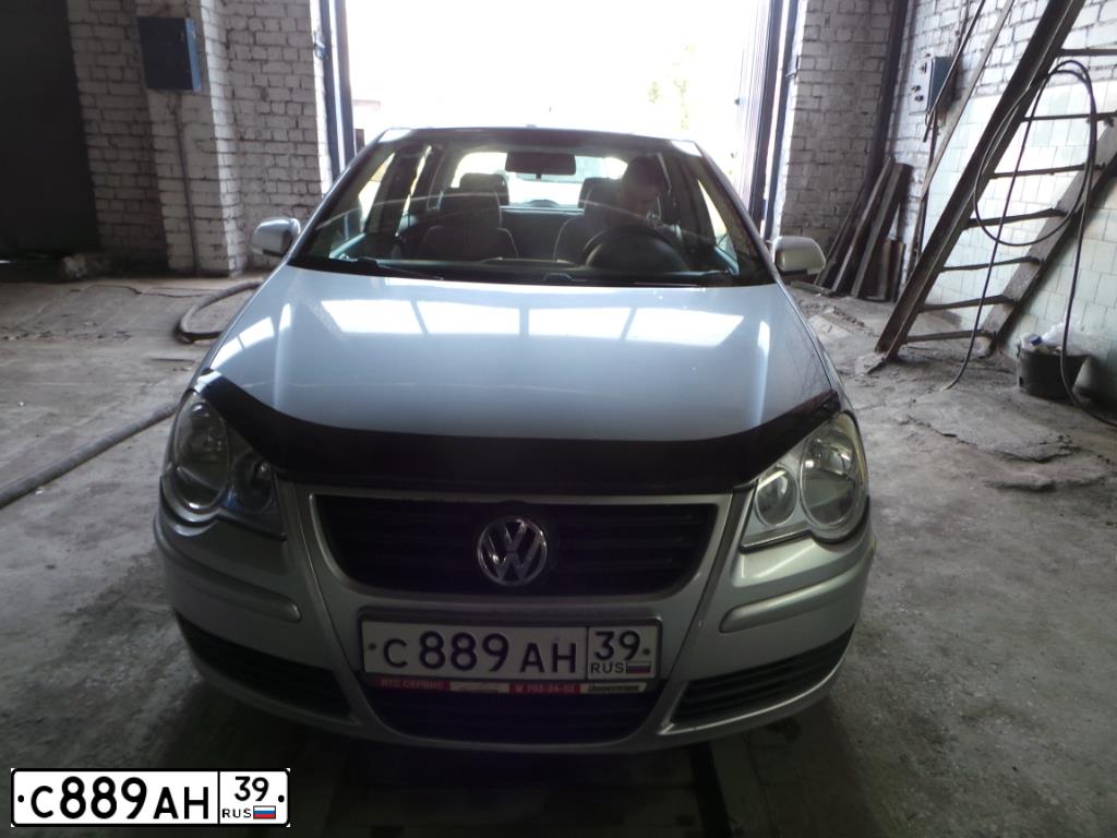 Фото автомобиля VOLKSWAGEN POLO, 2008 — госномер С889АН39. Цвет: Серебристый