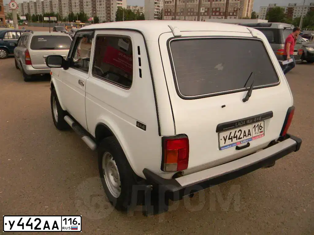 Фото автомобиля LADA 2121 NIVA, 2011 — госномер О575ОО116. Цвет: ЯРКО-БЕЛЫЙ