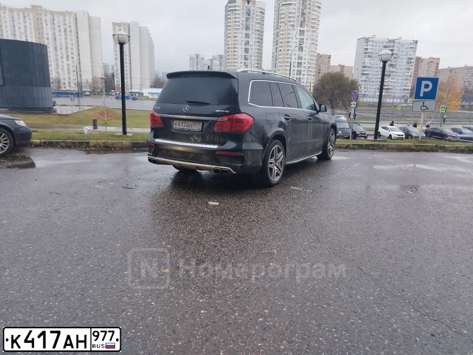 Фото автомобиля MERCEDES GL-KLASSE, 2014 — госномер К417АН977. Цвет: ЧЕРНЫЙ