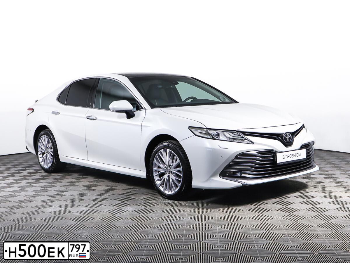 Фото автомобиля TOYOTA CAMRY, 2020 — госномер Н500ЕК797. Цвет: Белый
