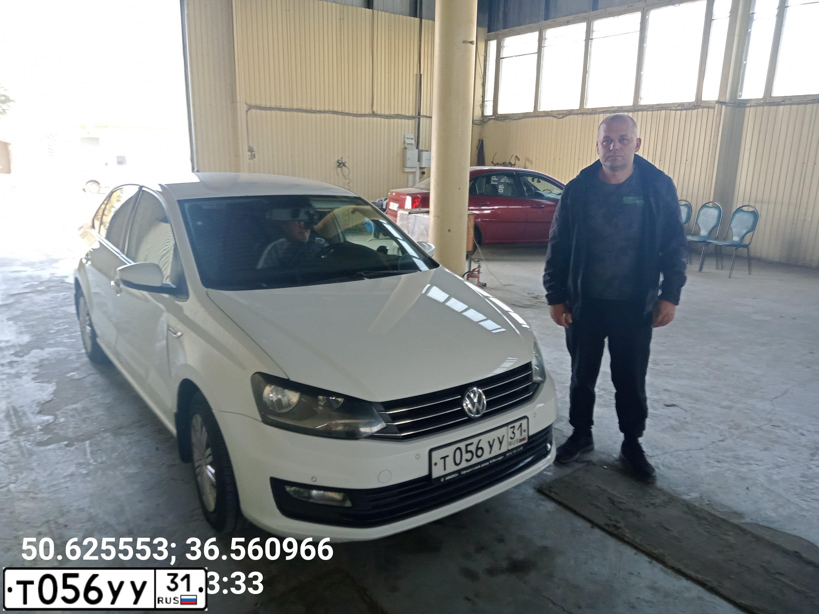 Фото автомобиля VOLKSWAGEN POLO, 2018 — госномер В173МР30. Цвет: Белый