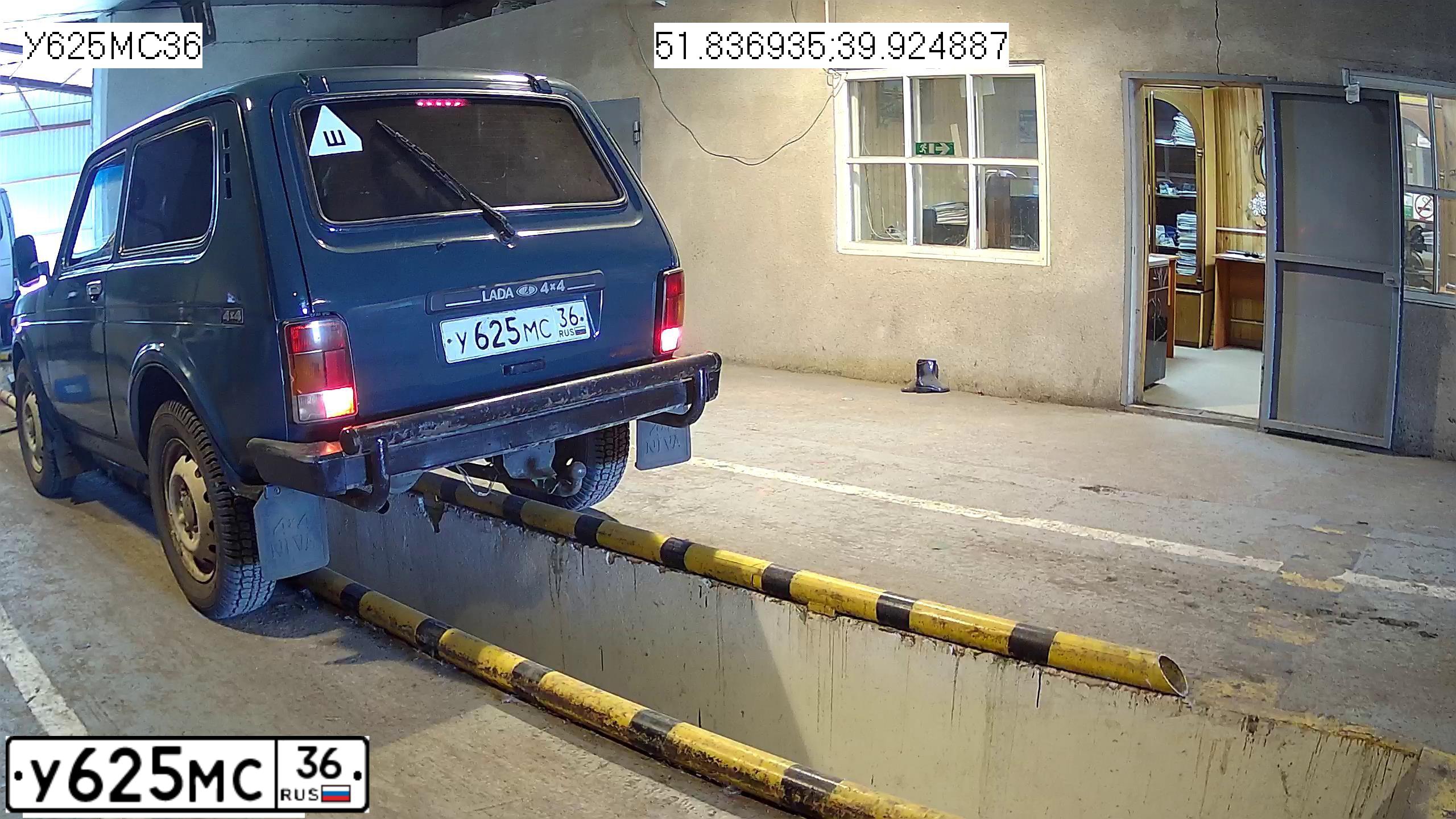 Фото автомобиля VAZ 2121 NIVA, 2006 — госномер У625МС36
