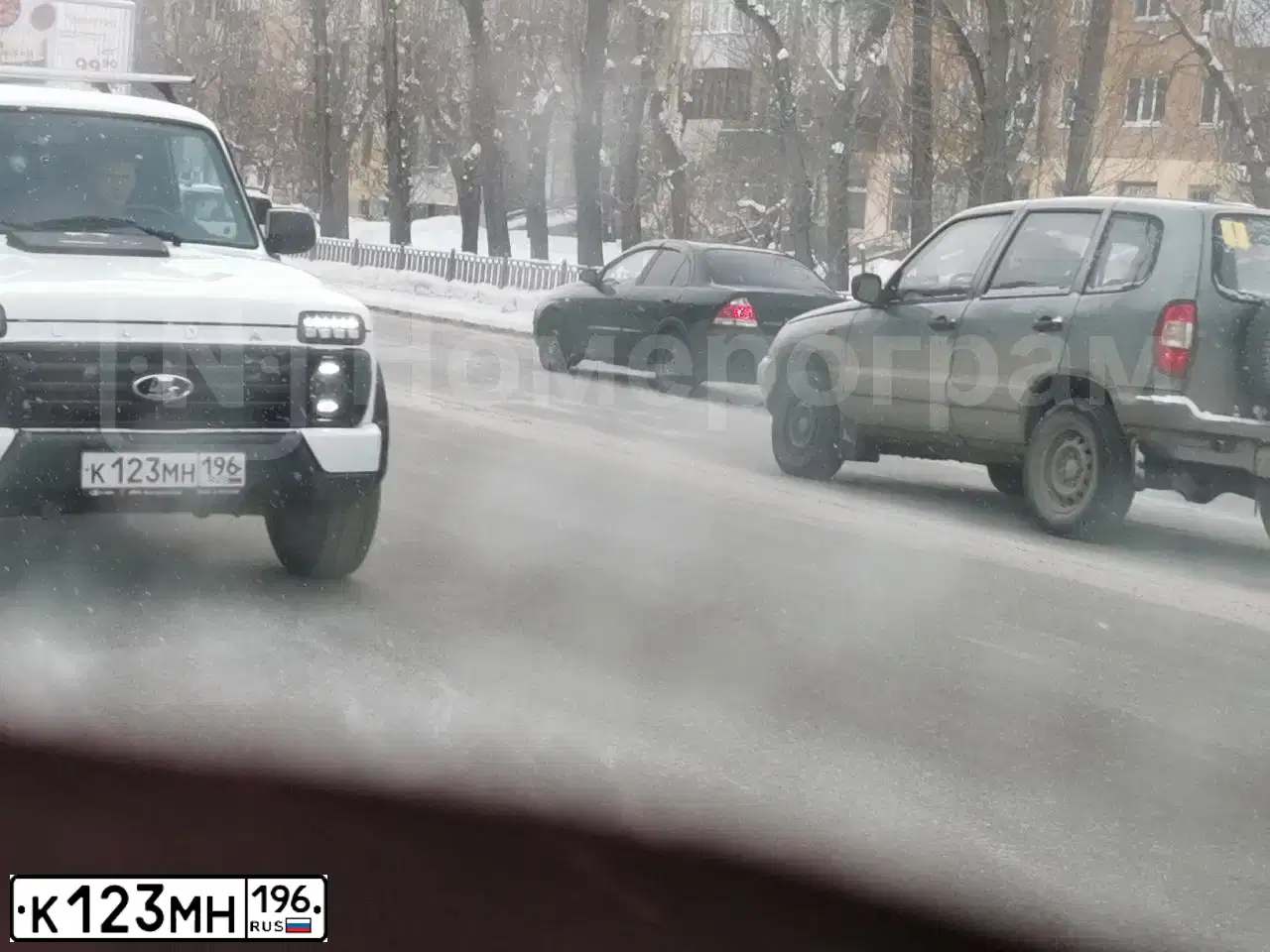 Фото автомобиля LADA 2121 NIVA, 2018 — госномер К123МН196. Цвет: Белый