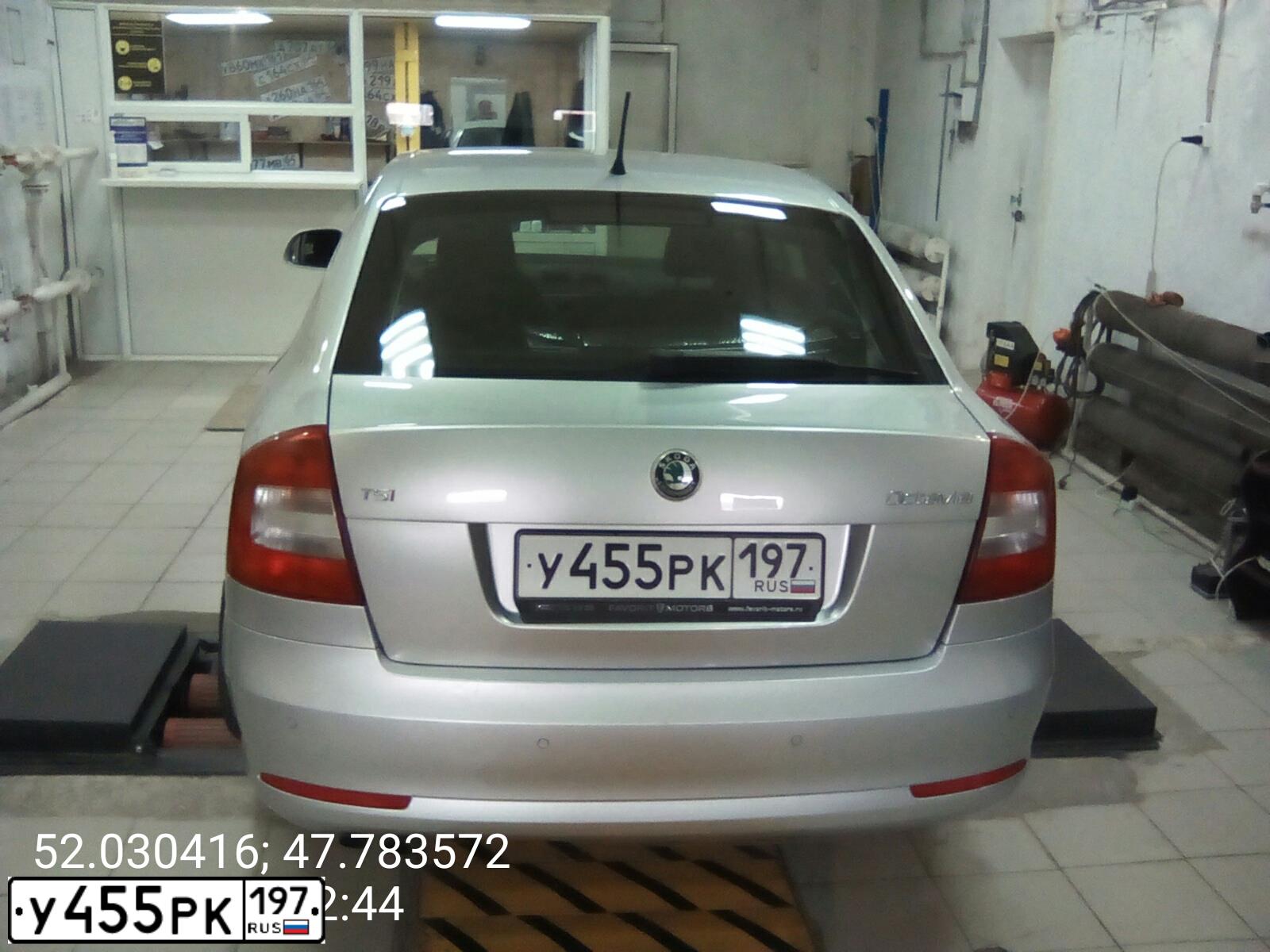 Фото автомобиля SKODA OCTAVIA, 2011 — госномер К855ТО164. Цвет: СЕРЕБРИСТЫЙ
