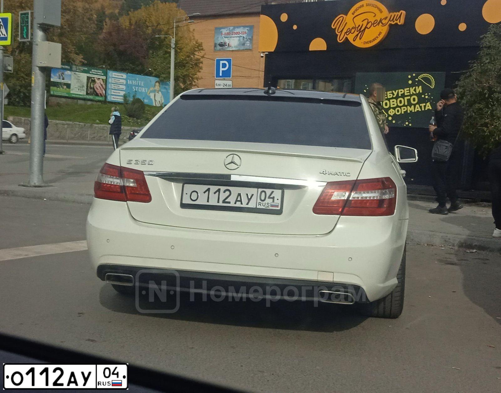 Фото автомобиля MERCEDES E-KLASSE, 2012 — госномер В474ХЕ750. Цвет: Белый