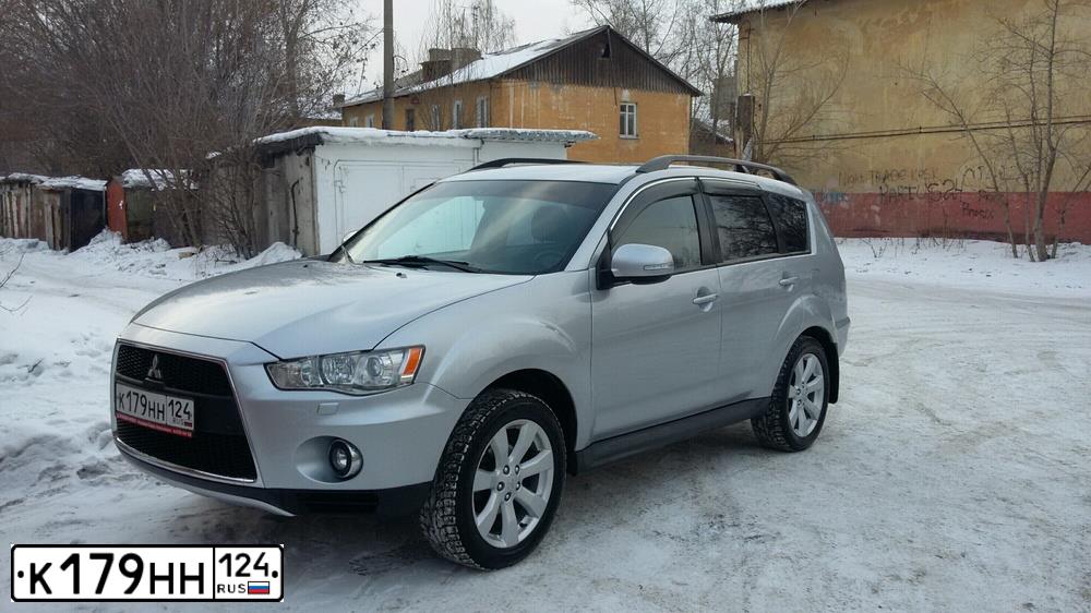 Фото автомобиля MITSUBISHI OUTLANDER, 2010 — госномер О256ОВ190. Цвет: Серебристый