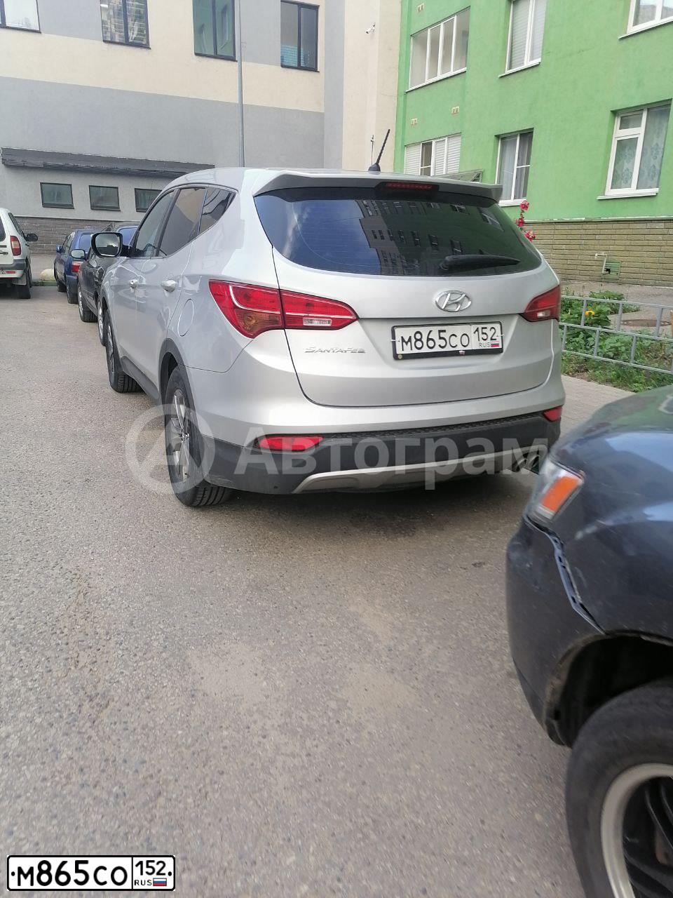 Фото автомобиля HYUNDAI SANTA FE, 2013 — госномер М865СО152. Цвет: СЕРЕБРИСТЫЙ