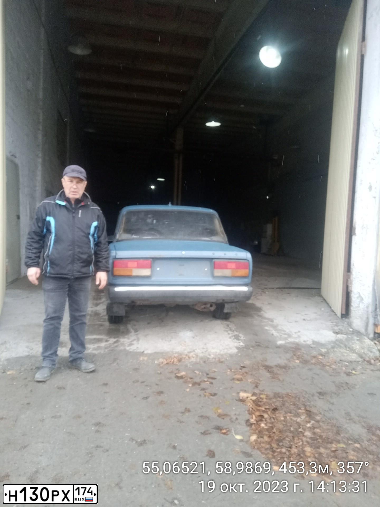 Фото автомобиля LADA 2107, 2007 — госномер В323КК774. Цвет: СИНИЙ