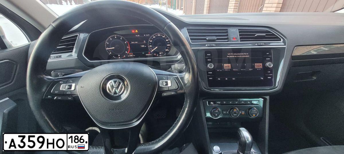 Фото автомобиля VOLKSWAGEN TIGUAN, 2017 — госномер А359НО186. Цвет: БЕЖЕВЫЙ