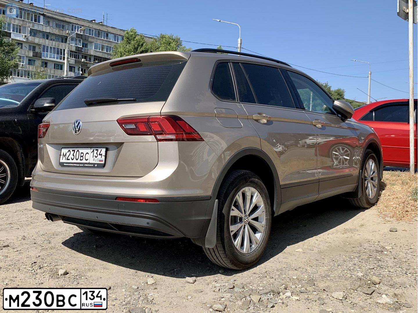 Фото автомобиля VOLKSWAGEN TIGUAN, 2020 — госномер М230ВС134. Цвет: Коричневый