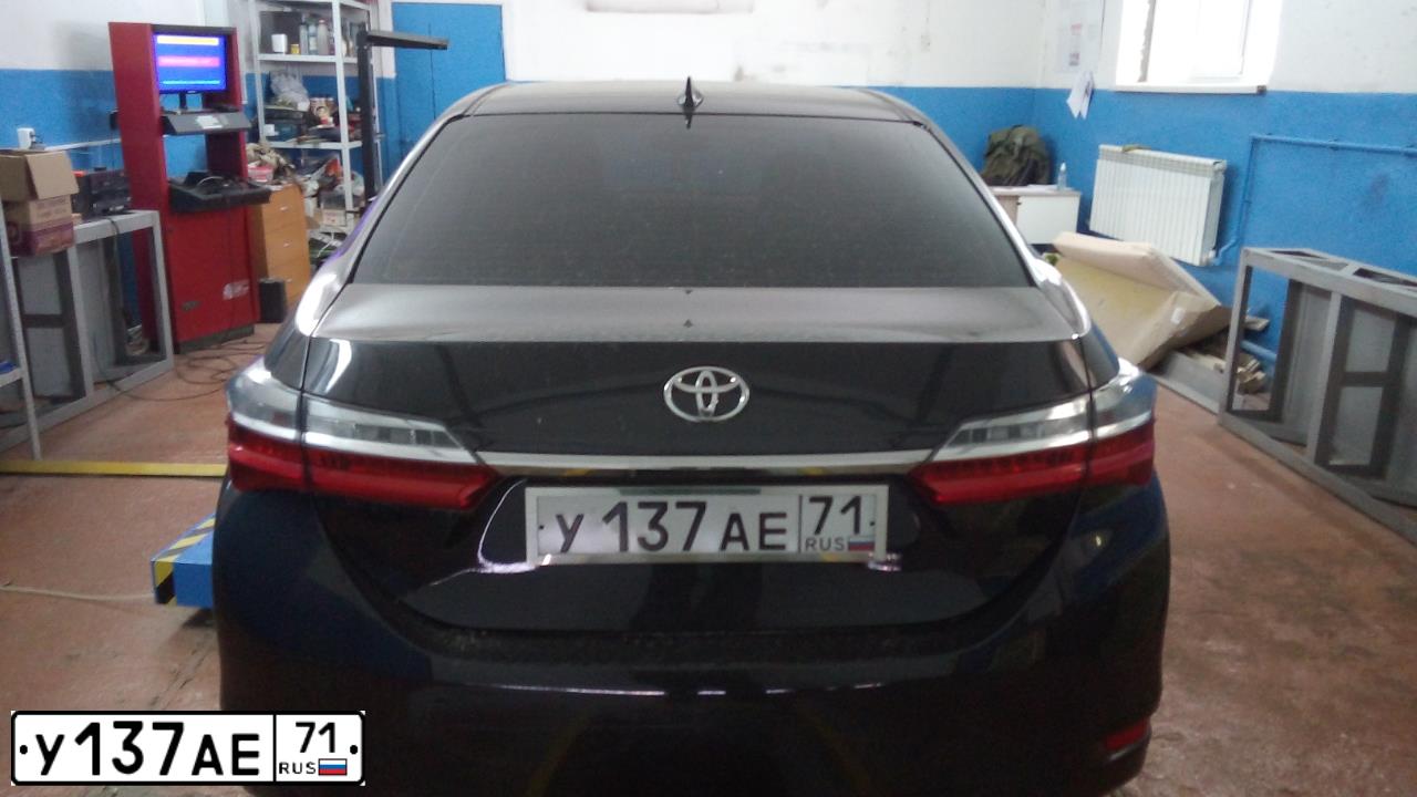 Фото автомобиля TOYOTA COROLLA, 2017 — госномер У137АЕ71. Цвет: ЧЕРНЫЙ