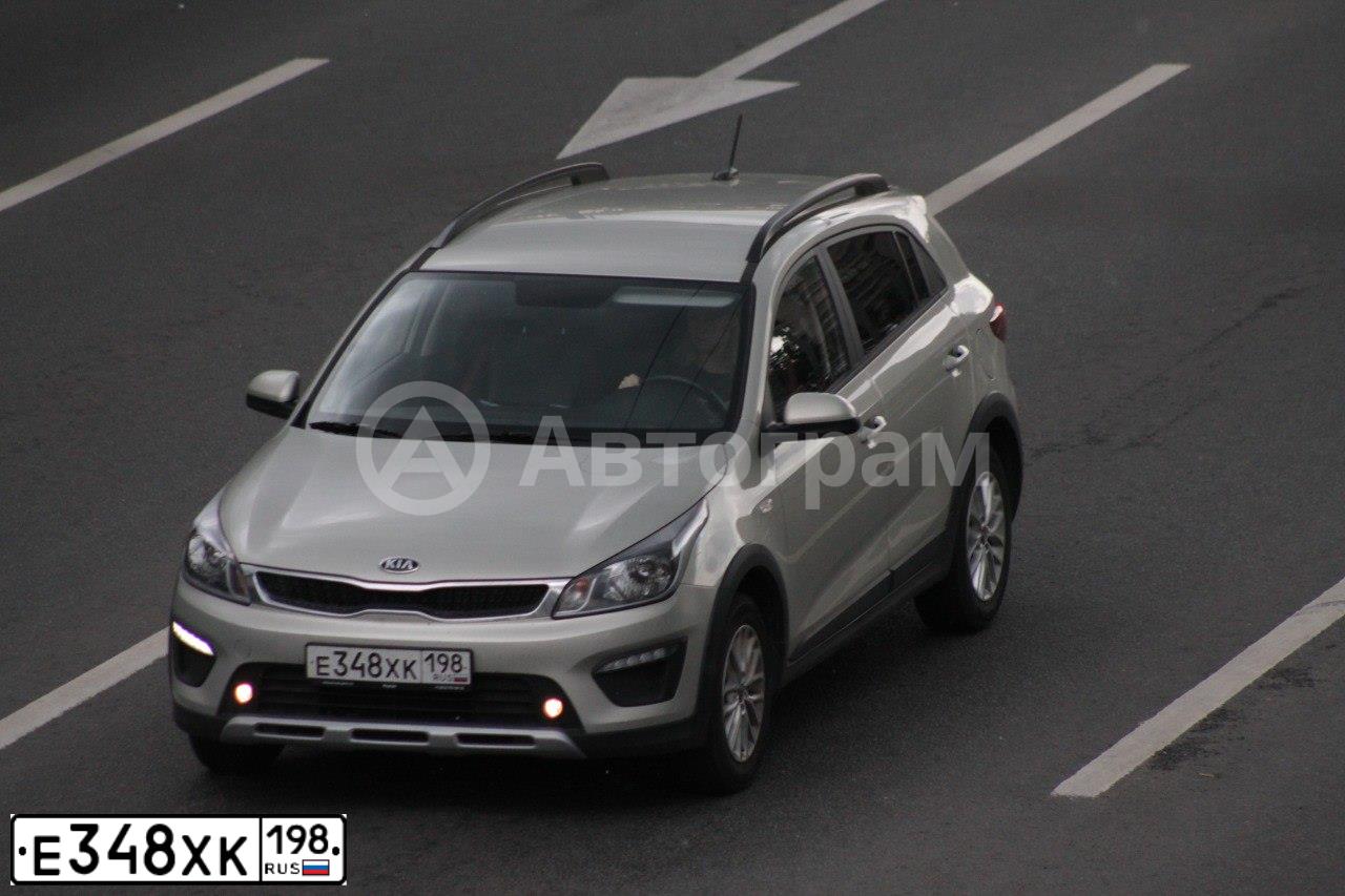 Фото автомобиля KIA RIO, 2020 — госномер Е348ХК198. Цвет: СЕРЫЙ