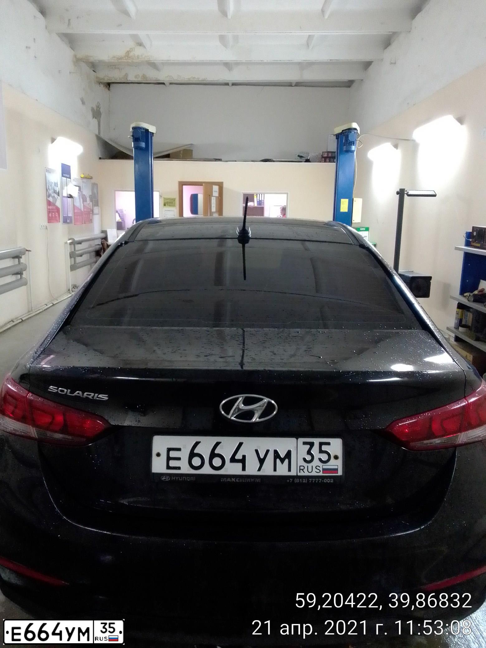 Фото автомобиля HYUNDAI SOLARIS, 2017 — госномер Е664УМ35. Цвет: ЧЕРНЫЙ