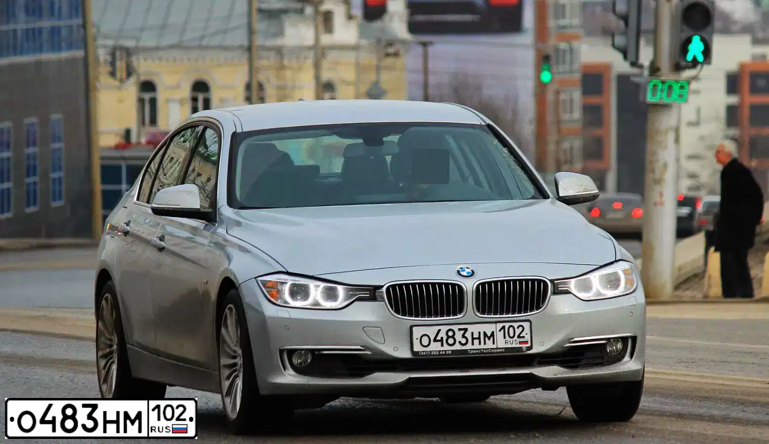Фото автомобиля БМВ 328I, 2012 — госномер Р599НК186. Цвет: СЕРЕБРИСТЫЙ