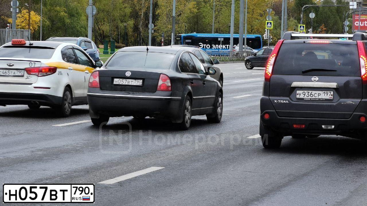 Фото автомобиля VOLKSWAGEN PASSAT, 2004 — госномер У684ВЕ716. Цвет: ЧЕРНЫЙ