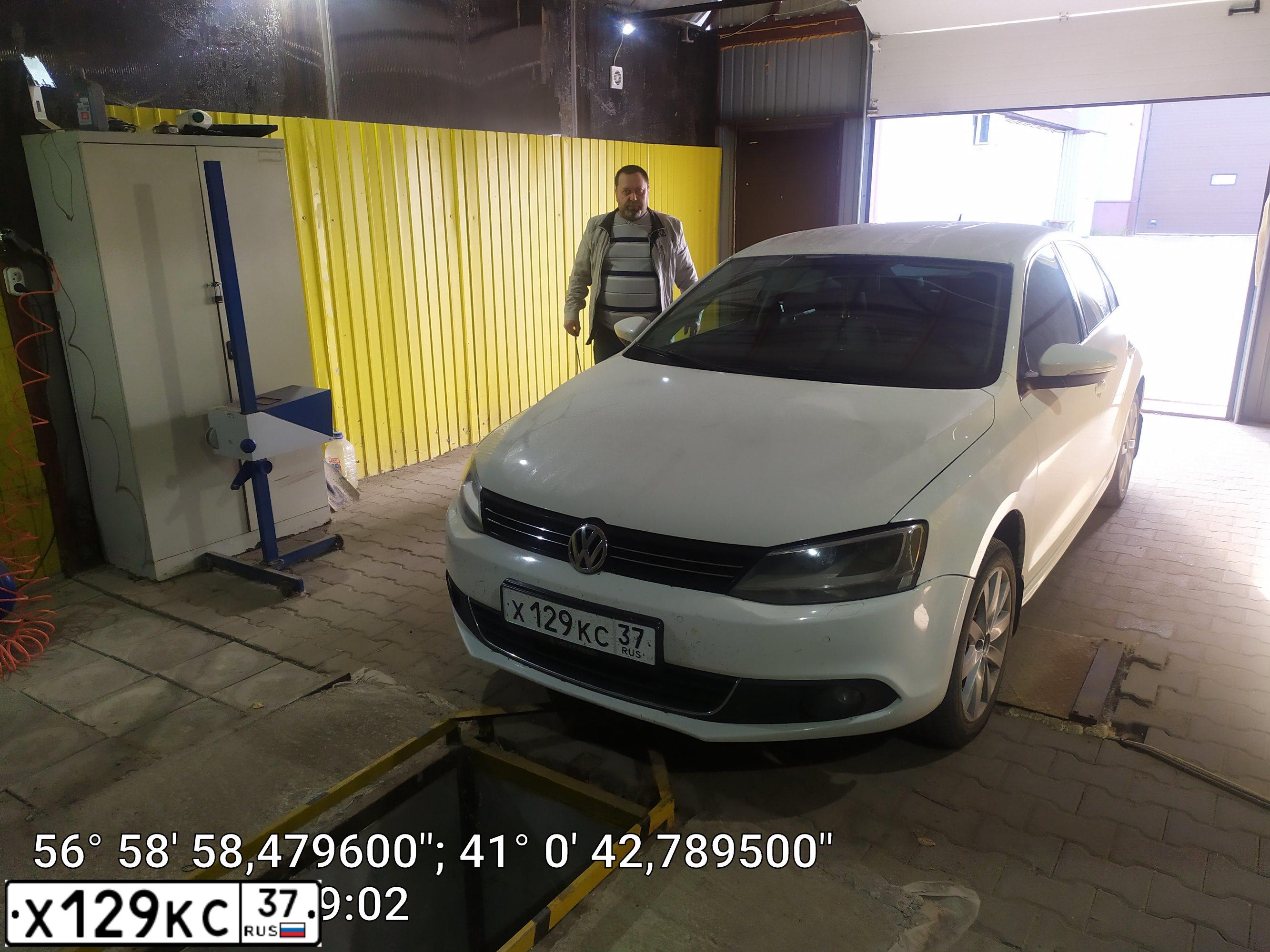 Фото автомобиля VOLKSWAGEN JETTA, 2011 — госномер М280ТК13. Цвет: Белый