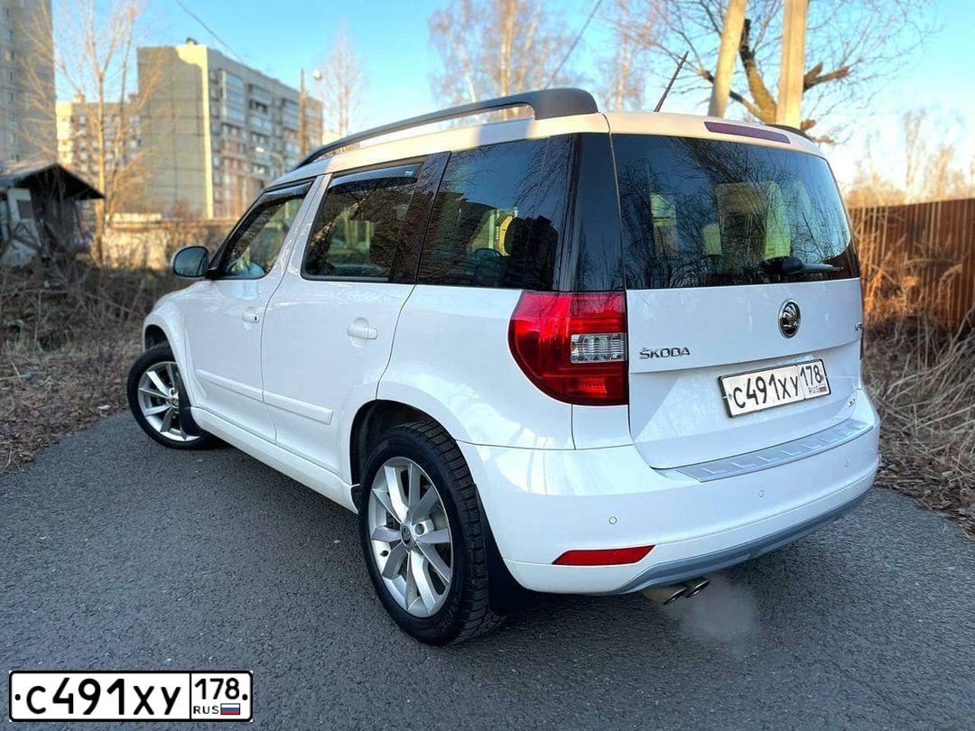 Фото автомобиля SKODA YETI, 2014 — госномер Т850ВР198. Цвет: Белый