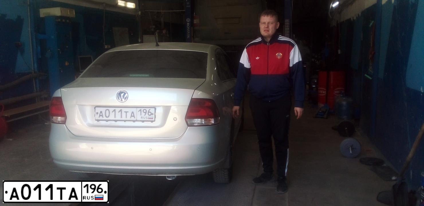Фото автомобиля VOLKSWAGEN POLO, 2011 — госномер А011ТА196. Цвет: СВЕТЛО БЕЖЕВЫЙ