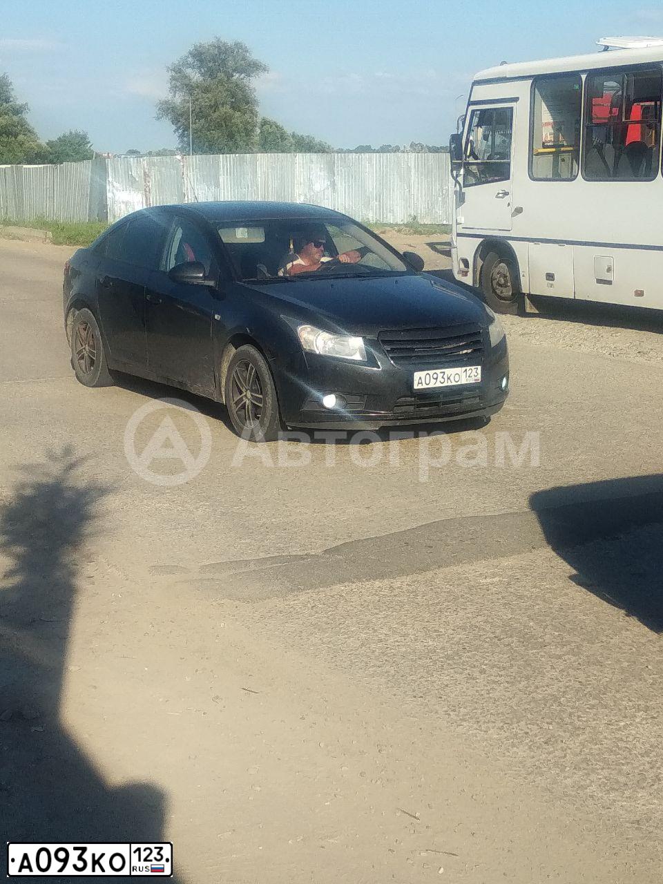 Фото автомобиля CHEVROLET CRUZE, 2012 — госномер А093КО123. Цвет: ЧЕРНЫЙ