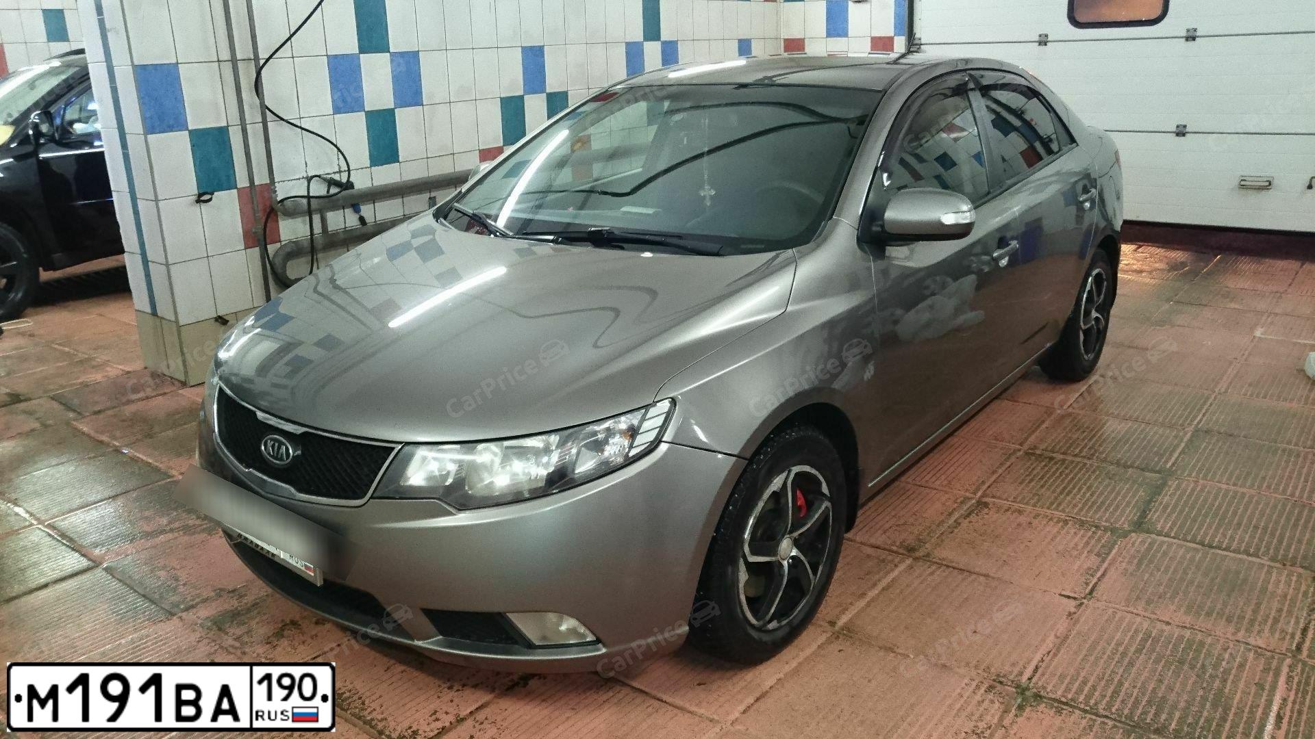 Фото автомобиля KIA CERATO, 2009 — госномер Е806РТ750. Цвет: Серый